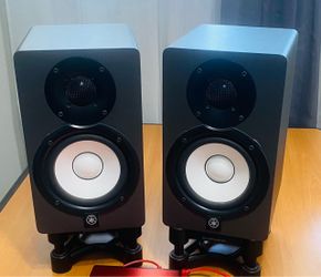 Yamaha HS5 Monitors