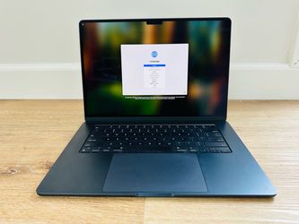 Like-new 15” MacBook Air 2025  in factory box M3 16GB RAM 512 SSD Retina