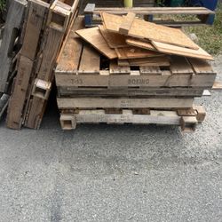 Free Pallets/ Firewood 