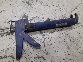 Caulking gun