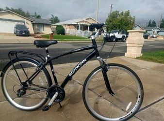 Schwinn Discover Hybrid Bicycle 