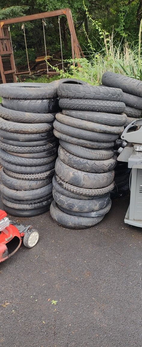 Motorcycle Tires (Free,Free,Free)