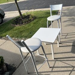 Table Bar Stools//Chairs Set