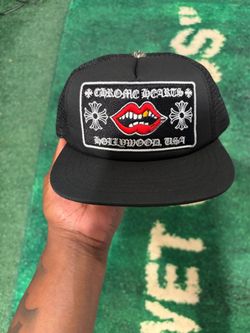 Black chrome heart trucker hat