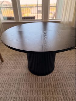 Dining Table (round/wood)