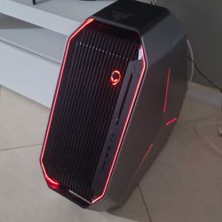 Alienware Area 51 R2 Gaming Computer With Controller