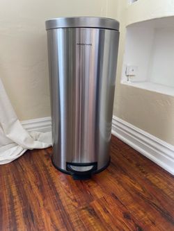 Circular trash bin