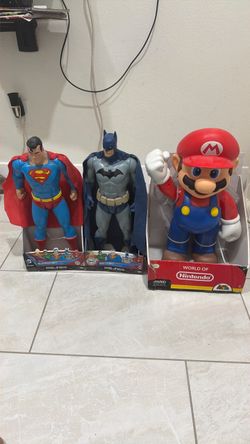 3 Actions Figures.