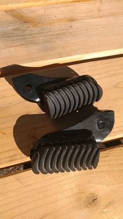 BMW 700 GS stock foot pegs