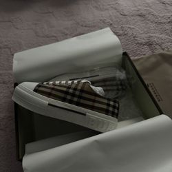 Burberry Low Top Sneaker 