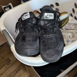 Aiscs Skate Shoe Size 11