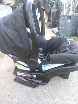 !! Baby car seat by Graco Manufacturer 2021
