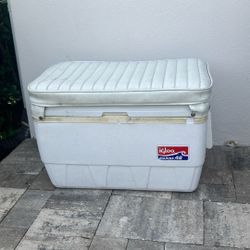 Igloo Marine Cooler 48qt. W Seat Cushion