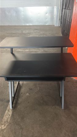 Black Desk