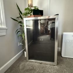 Haier Mini Refrigerator / Beverage Cooler