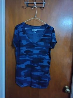 Lucky Brand Blue Camo V-Neck T-Shirt. Size SP