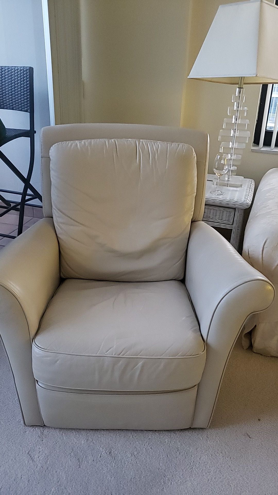 Super Sagless Leather? Recliner made in USA