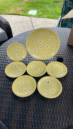 White Daisy Replacement dinnerware