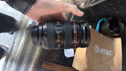 Canon EF 24-70mm 1:2.8 L USM zoom lens