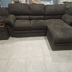 Reclining Sectional Sofa with Chaise & Cup Holders – Very Comfortable!