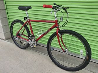 TREK MOUNTAIN BIKE 21 SPEEDS TIRE 26 SIZE M