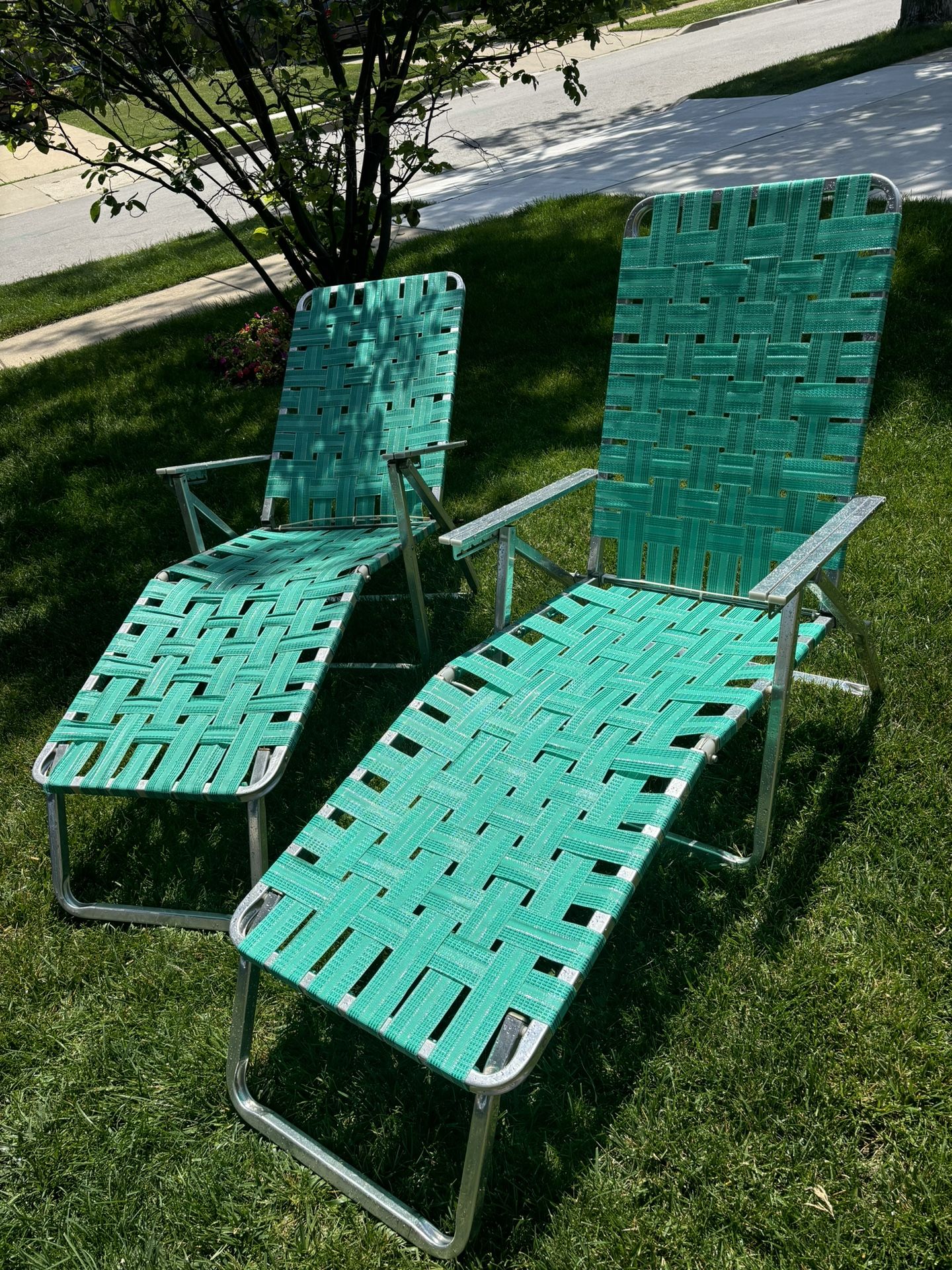 Vintage Folding Lounge Chair Pair