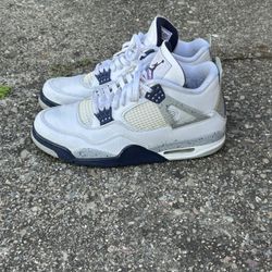 Used Jordan 4 “Midnight Navy”