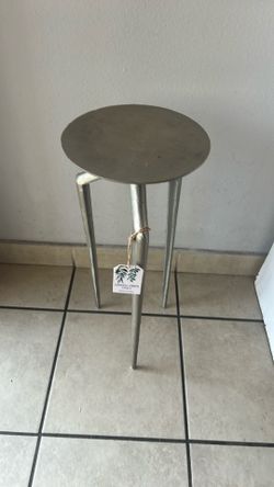 Nina Nickel Table