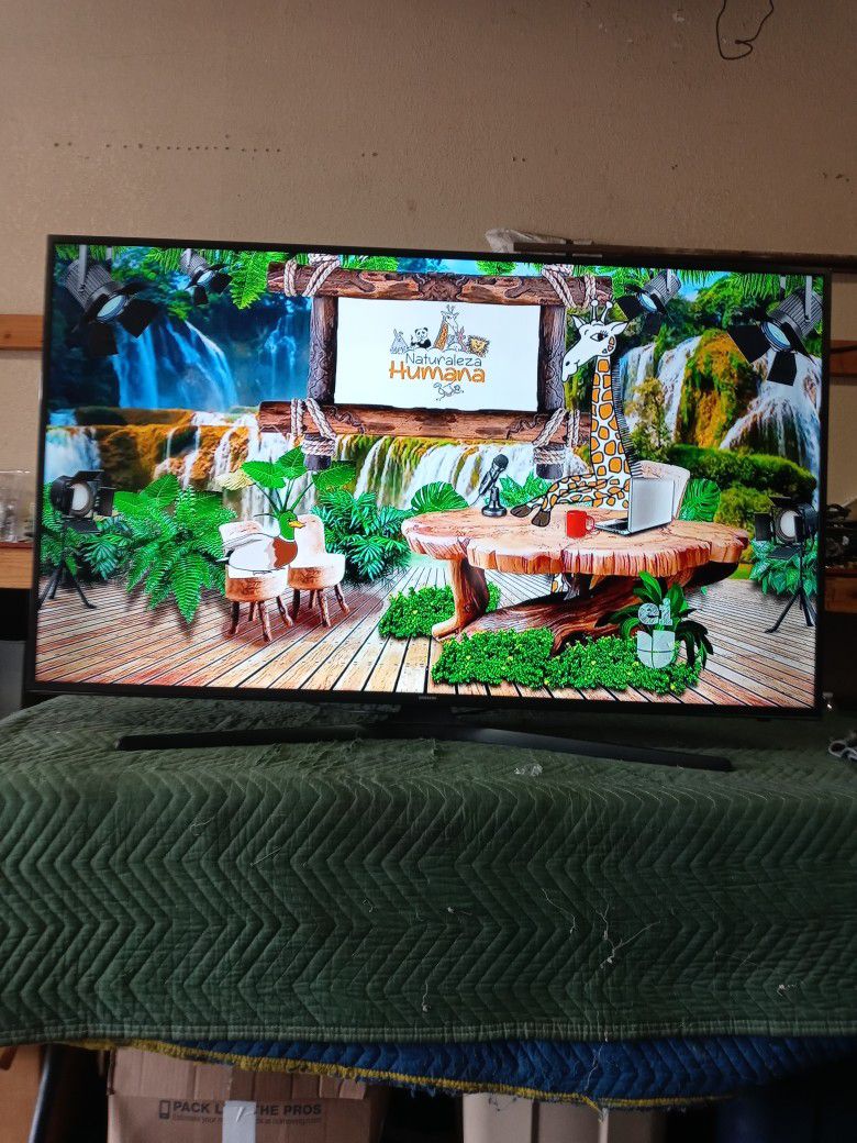60 Inch Samsung Smart 4k Comes With Remote Control Beautiful Clear Picture Beautiful Tv Works Perfect Guaranteed