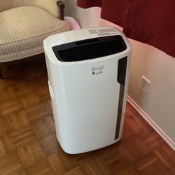 DeLonghi Pinghi Window AC Unit