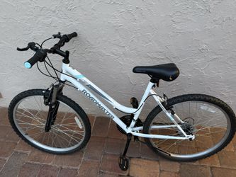 Roadmaster Granite Peak Women's Mountain Bike with 26-inch wheels
