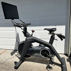 Stryde Spin Bike w/screen