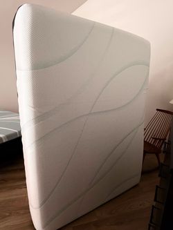 Tempur pedic queen size mattres