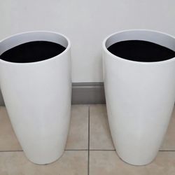 *** REDUCED *** PAIR of 21" White Resin Planters @ Lasting Creations