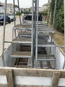 4 Step Ladder/staging