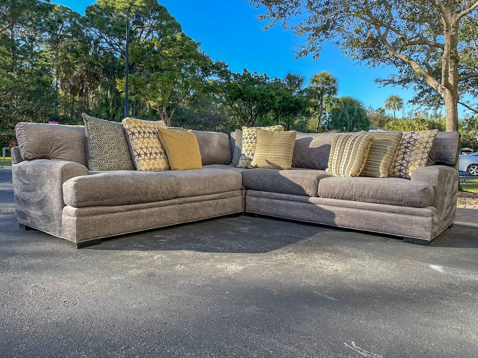 Cindy Crawford Home Palm Springs 3pc Sectional Sofa gray / great condition / delivery negotiable