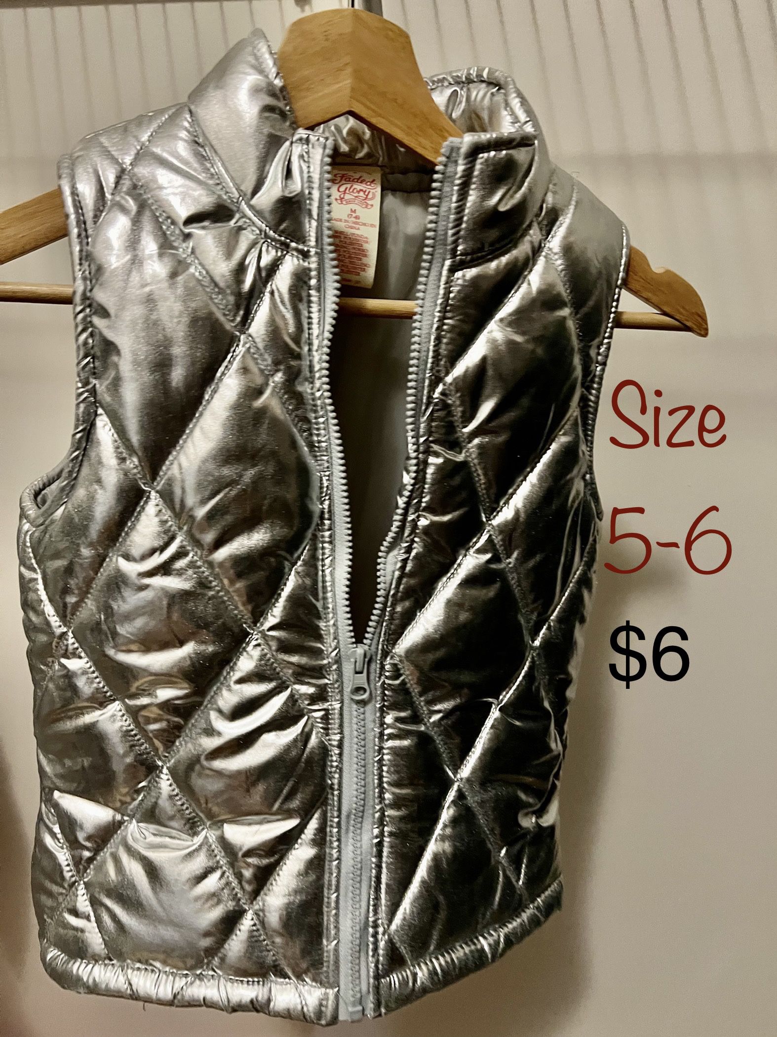 Silver Puffer Vest Size 5/6 And 6-7 , Kids
