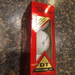 Titleist golf balls, set of 3 in box 