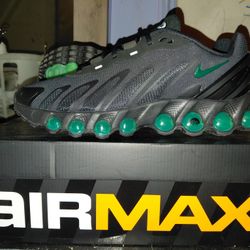 Nike Dn8 Black Green Size 10.5