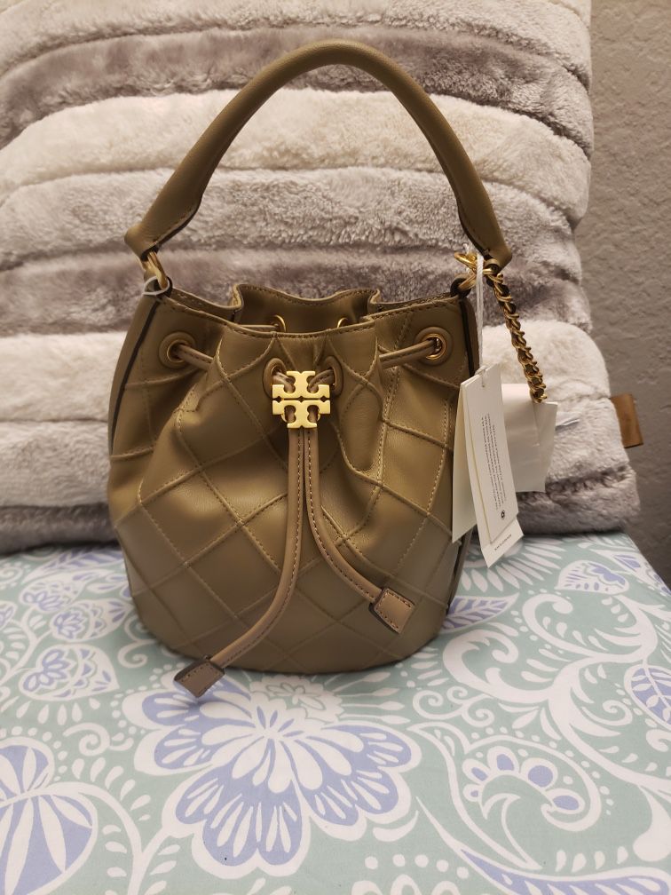 Tory Burch brand new bucket bag for Sale in Bridgeview, IL - OfferUp
