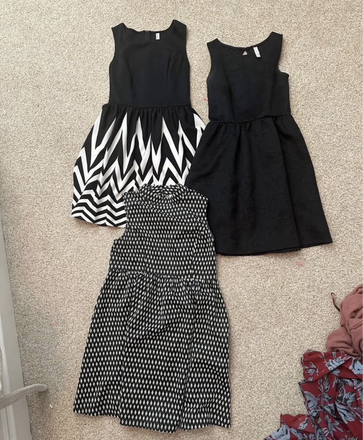 (see Details Below) 19 Items Woman’s S/M clothes LOT