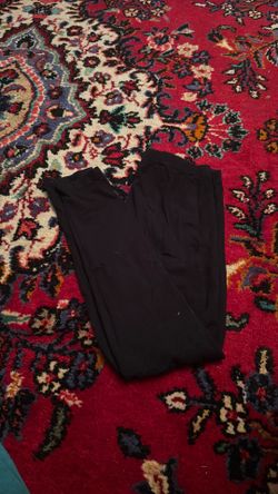 Place, black leggings