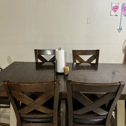 Dining Table / Comedor 
