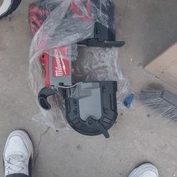 Milwaukee electric hacksaw