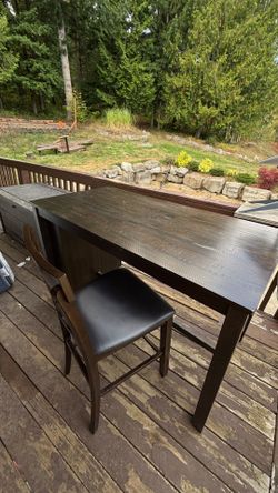 Dining table with 1 chair