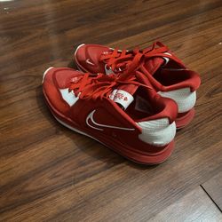 Kyrie low 5 Red Size 7 Mens