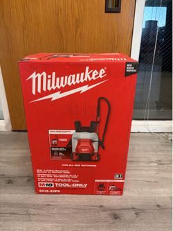 Milwaukee M18 4-Gallon Backpack Sprayer w/ SWITCH TANK (Tool Only)