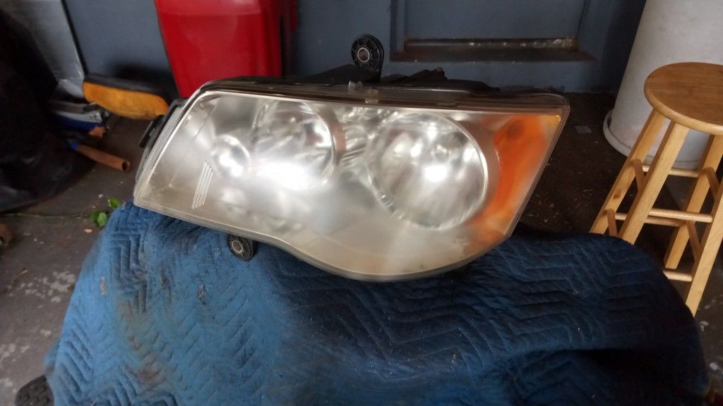 2008 And Up Dodge Or Chrysler Minivan Headlight