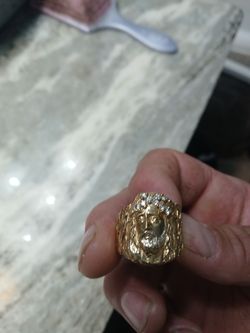 10kt yellow gold men's Jesus ring