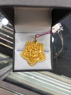 Women’s Pendant